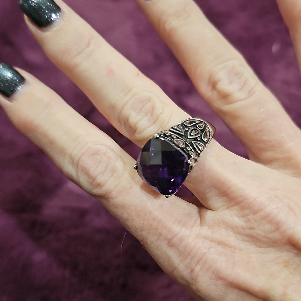 Elegant Purple Gemstone Ring